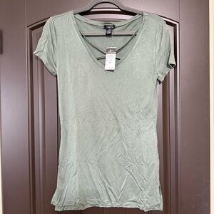 NWT Criss-Cross V-Neck Tee | Size XS | Rue 21 | Sage Green | Relaxed Fit